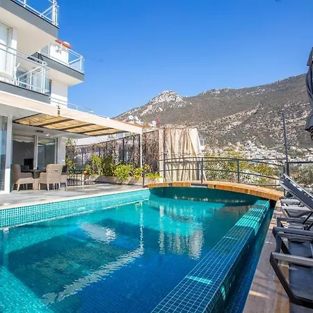 Deniz Manzarali Havuzlu Kardelen Villa
