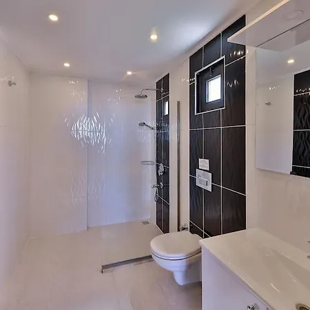 Villa Deniz Manzarali Havuzlu Kardelen