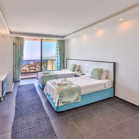 Deniz Manzarali Havuzlu Kardelen Villa *