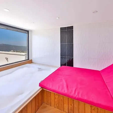 Villa Deniz Manzarali Havuzlu Kardelen Kaş