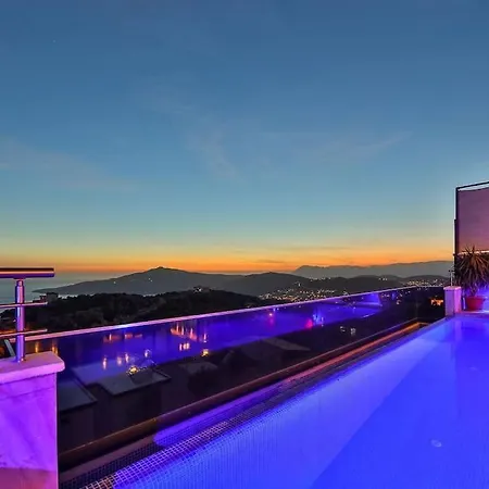 Deniz Manzarali Havuzlu Kardelen Villa *