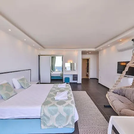 Deniz Manzarali Havuzlu Kardelen Villa