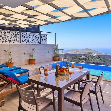 Deniz Manzarali Havuzlu Kardelen Villa *