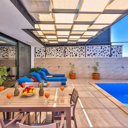Villa Deniz Manzarali Havuzlu Kardelen