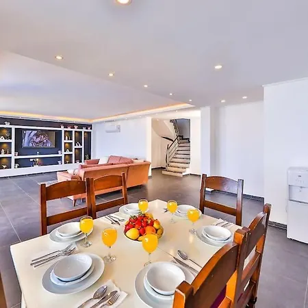 Deniz Manzarali Havuzlu Kardelen Villa Kaş
