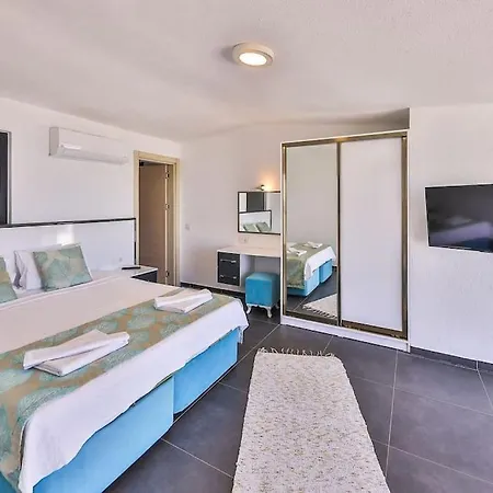 Villa Deniz Manzarali Havuzlu Kardelen *