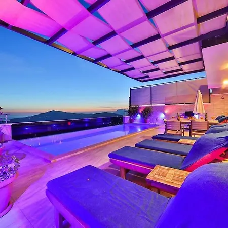 Deniz Manzarali Havuzlu Kardelen Villa Kaş